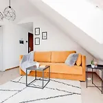 Cozy & Quiet Center Attic With Castle View - Vtub