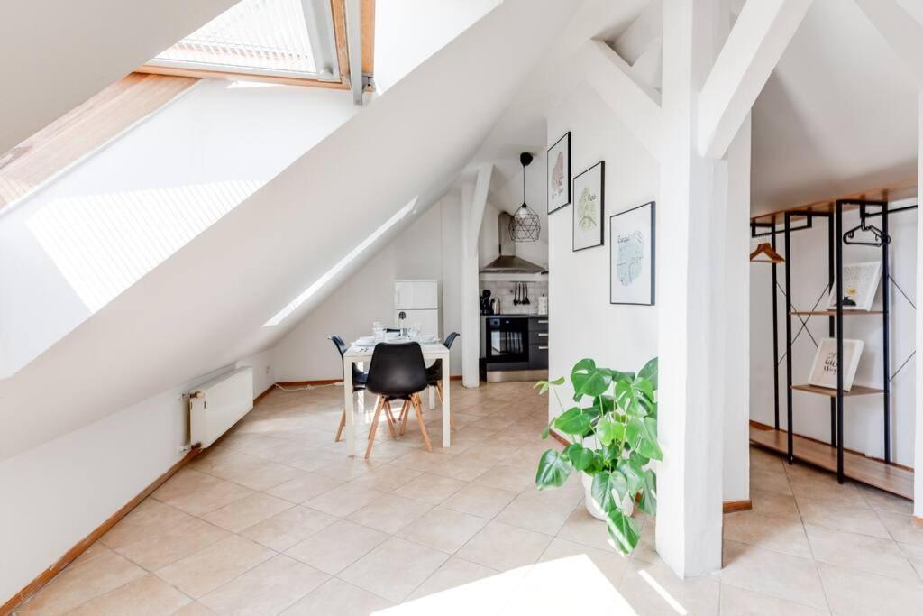 Cozy & Quiet Center Attic With Castle View - Vtub Lejlighed